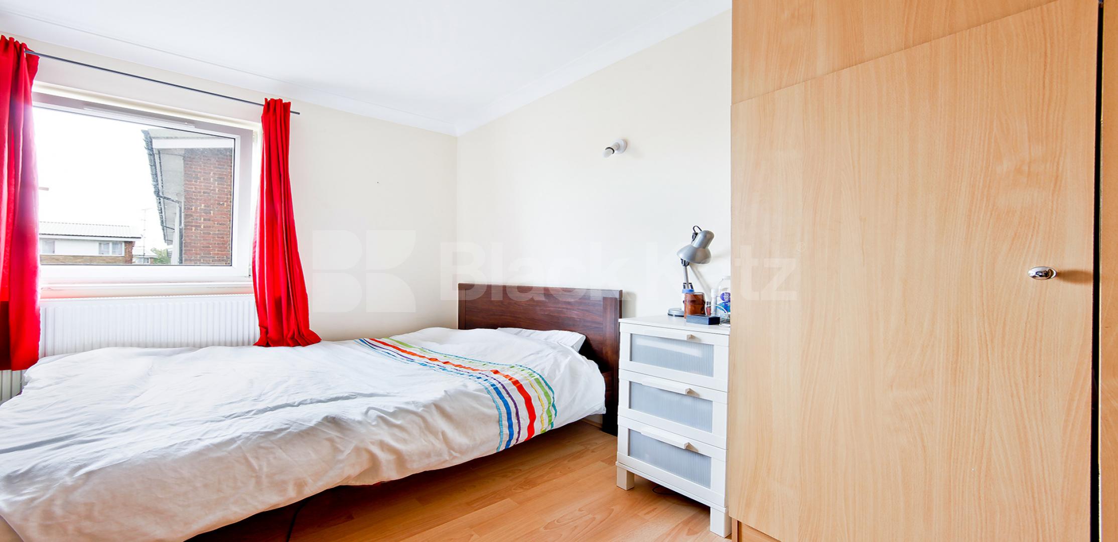 			UNDER OFFER , 3 Bedroom, 1 bath, 1 reception Apartment			 Windsor Court - Copers Road, Bermondsey